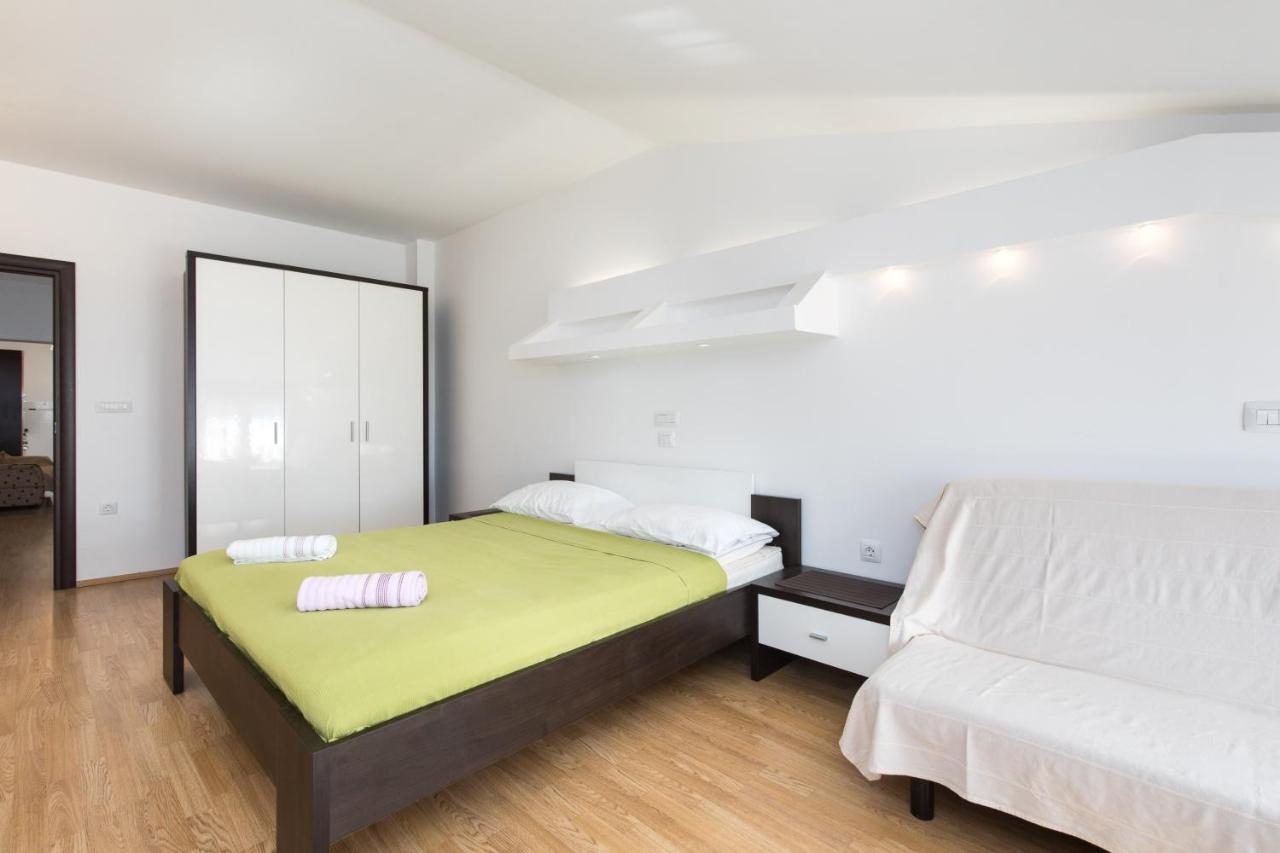 Apartments Darko Near The Sea Baska  Luaran gambar
