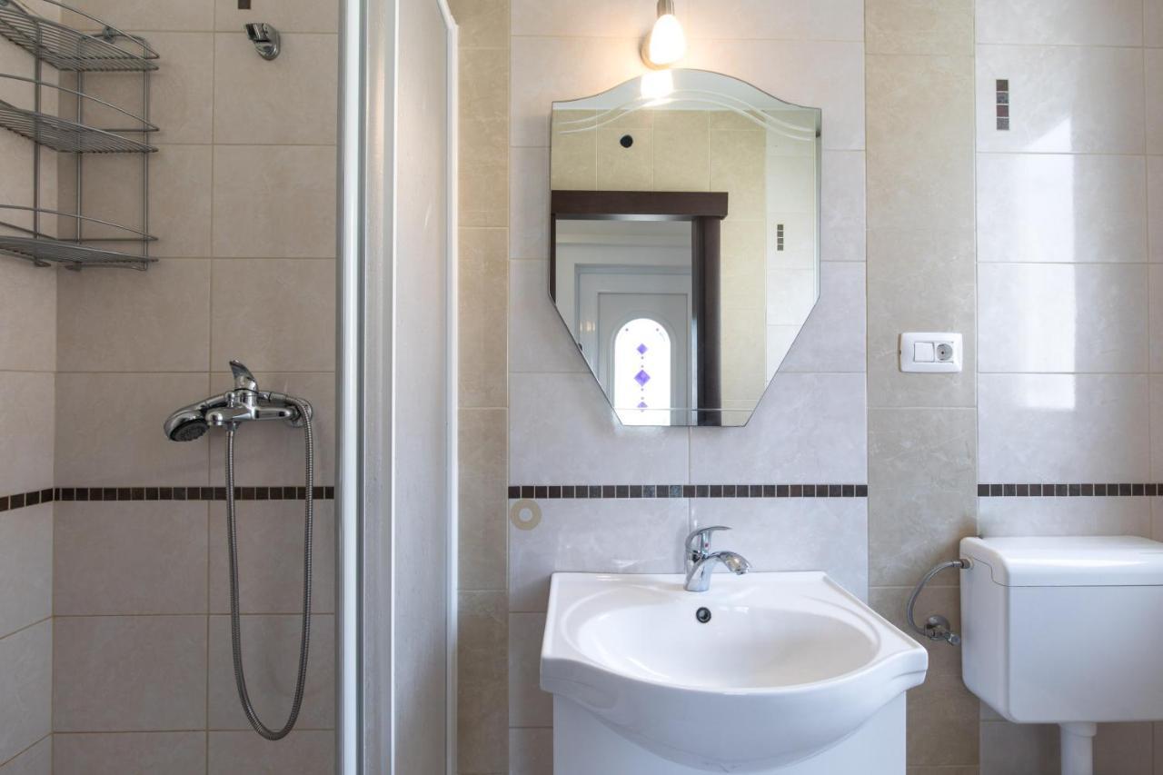 Apartments Darko Near The Sea Baska  Luaran gambar